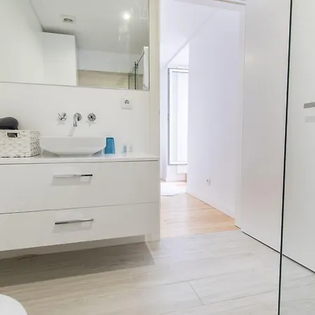 Lovelystay Bright W Patio Lisbona