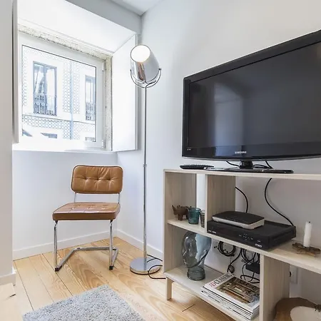 Apartment Lovelystay Bright W Patio Lisbon