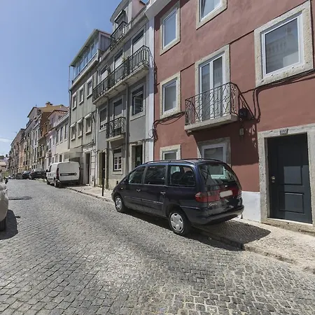 Apartment Lovelystay Bright W Patio Lisbon