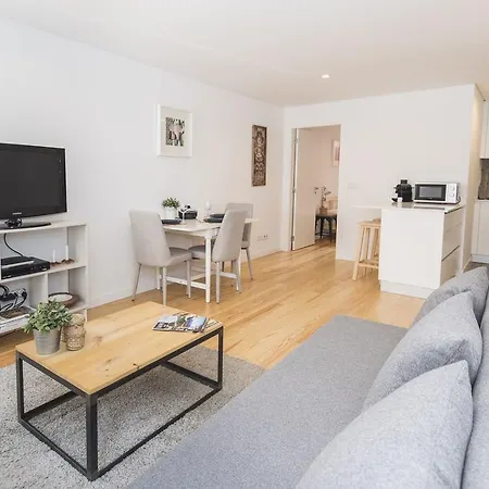 Lovelystay Bright W Patio Apartment Lissabon