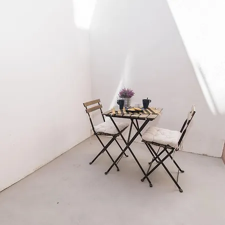 Apartment Lovelystay Bright W Patio Lissabon