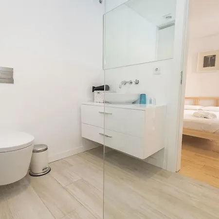 Lovelystay Bright W Patio Apartment Lissabon